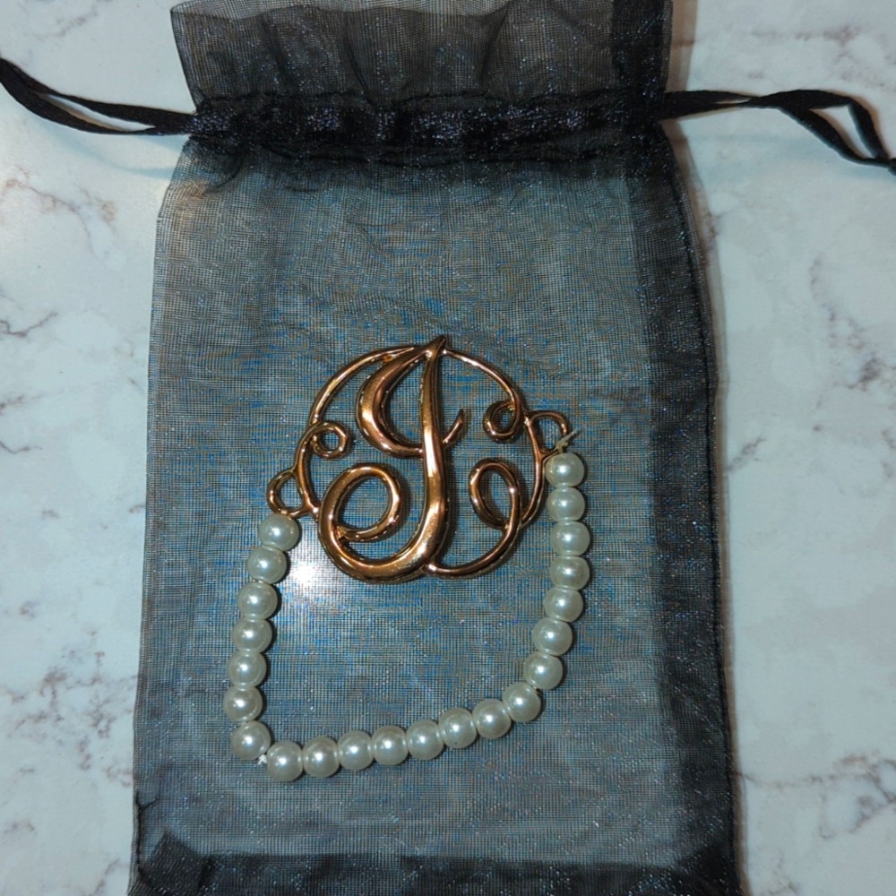 "J" initial pearl expanded bracelet